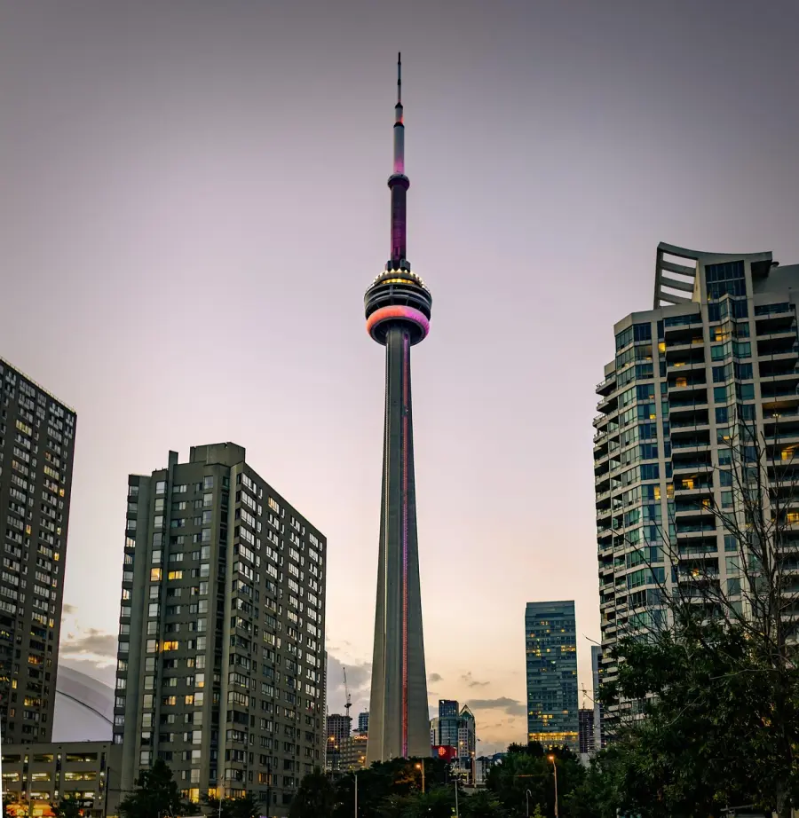Una passeggiata da brivido sulla CN Tower a Toronto