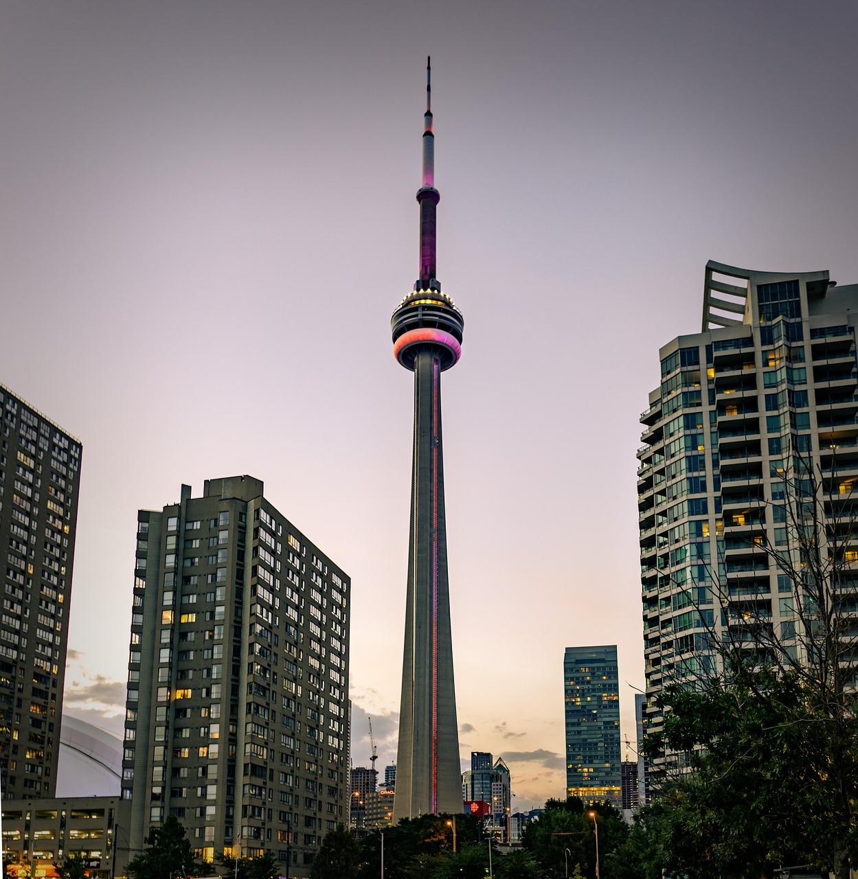 Una passeggiata da brivido sulla CN Tower a Toronto