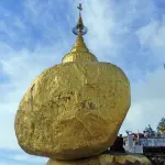 Golden Rock: la Roccia Dorata in equilibrio per un 'Capello'