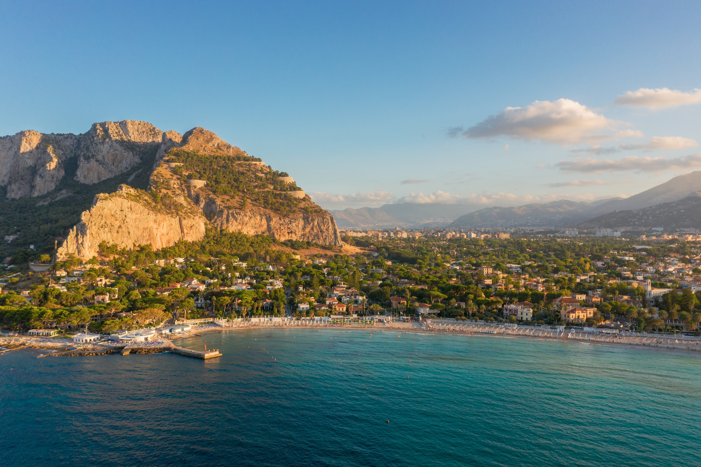 Come organizzare le vacanze estive in Sicilia: come arrivarci, dove alloggiare e cosa vedere