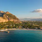 Come organizzare le vacanze estive in Sicilia: come arrivarci, dove alloggiare e cosa vedere